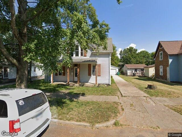 House image located at Pekin, IL 61554