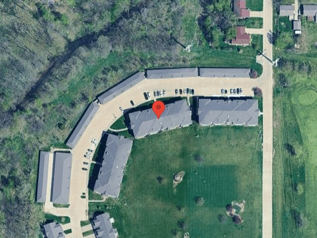 House image located at Hiawatha, IA 52233