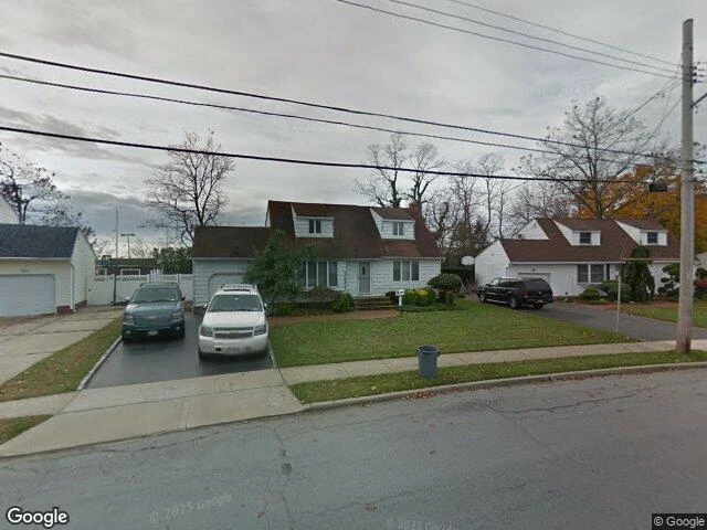 House image located at Massapequa Park, NY 11762
