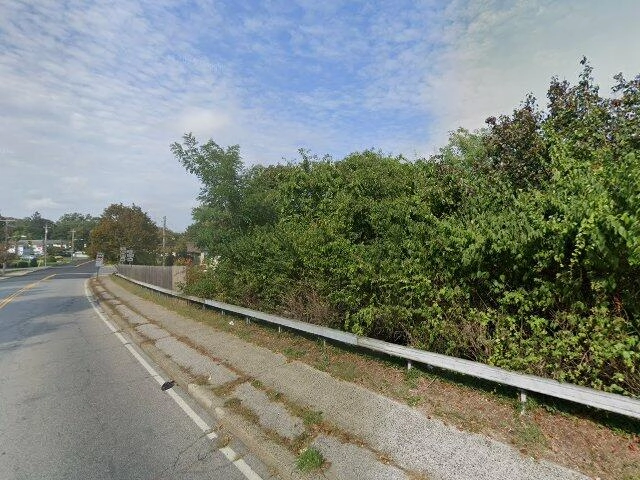 House image located at West Islip, NY 11795