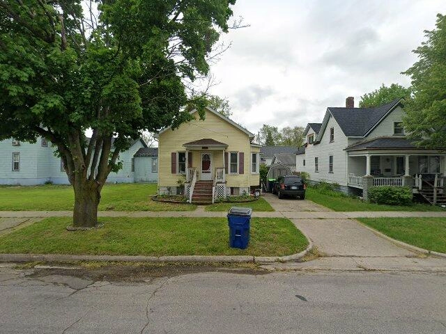 House image located at Bay City, MI 48706