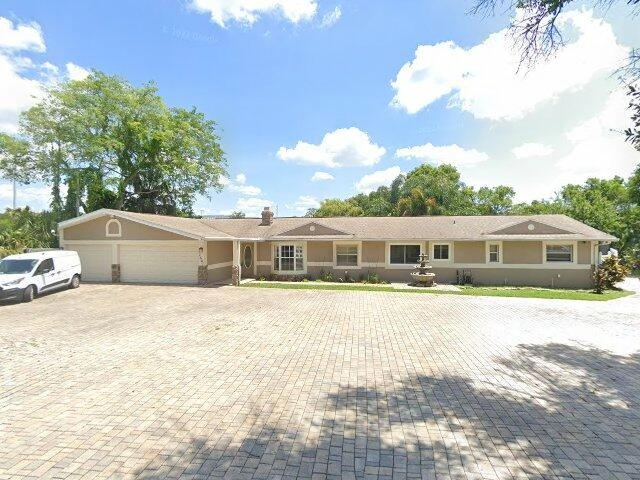 House image located at Tampa, FL 33614