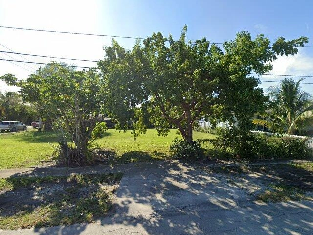 House image located at Miami, FL 33162