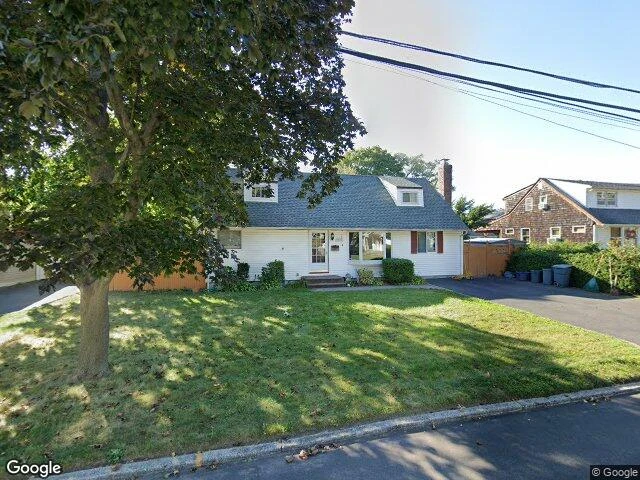 House image located at Bayport, NY 11705