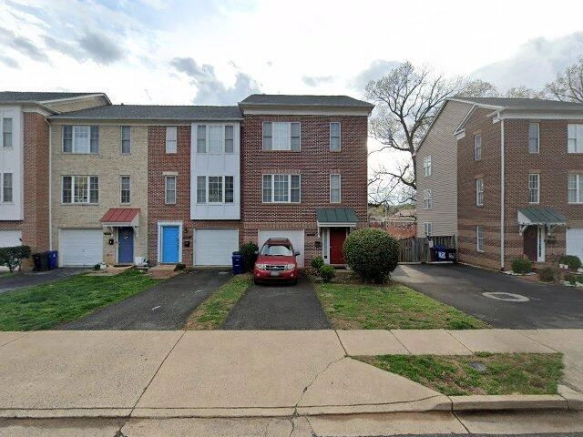 House image located at Arlington, VA 22204