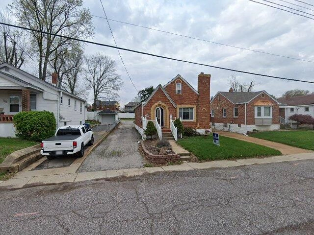 House image located at Saint Louis, MO 63125