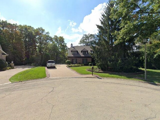 House image located at Willowbrook, IL 60527