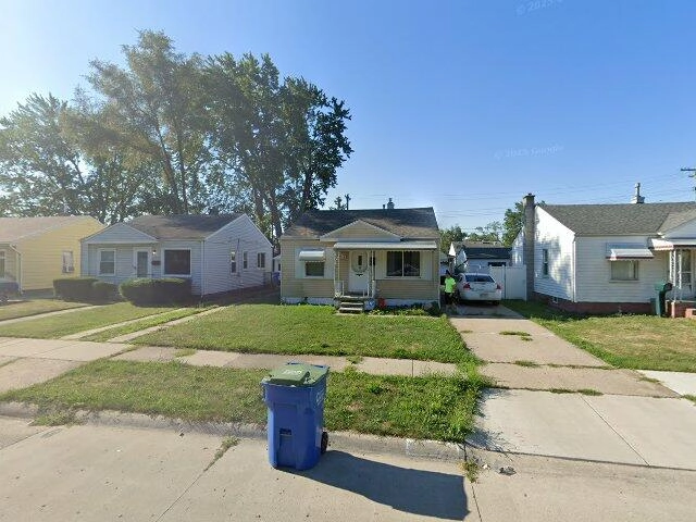 House image located at Warren, MI 48089