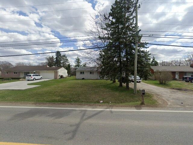 House image located at Utica, MI 48317