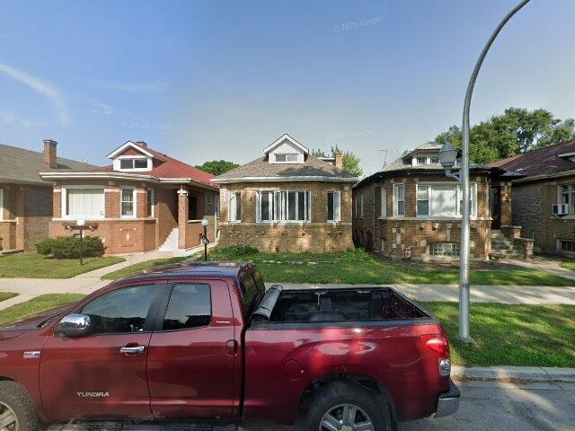 House image located at Chicago, IL 60617