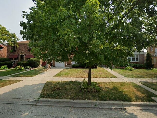 House image located at Broadview, IL 60155