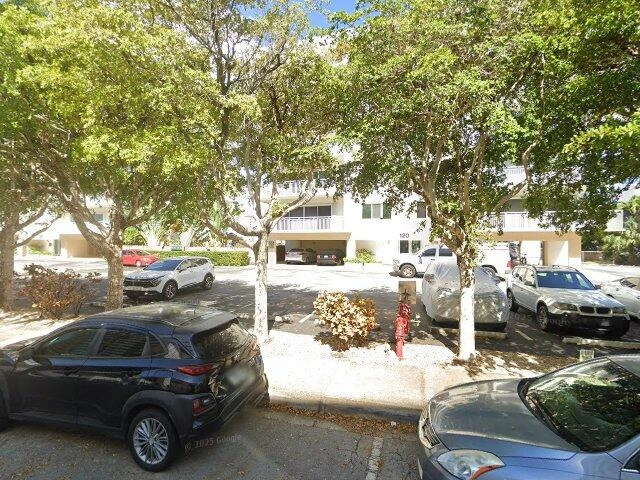 House image located at Hallandale, FL 33009