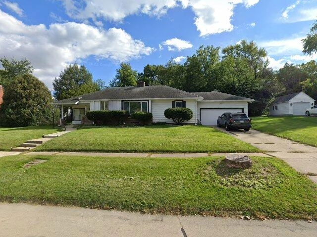 House image located at Freeport, IL 61032