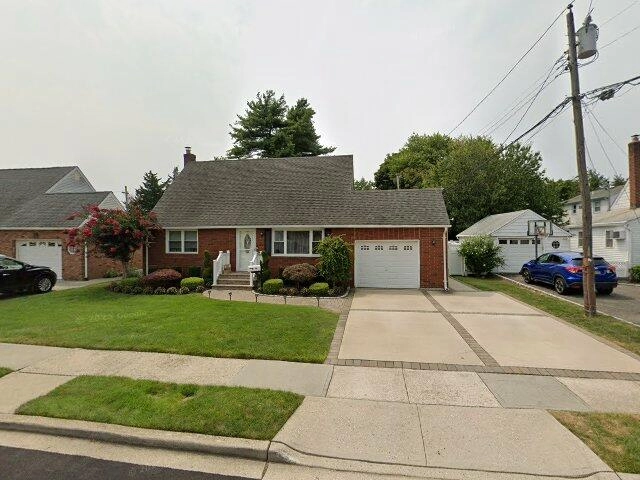 House image located at Farmingdale, NY 11735