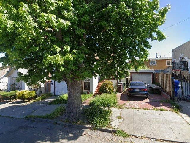 House image located at Oakland, CA 94601