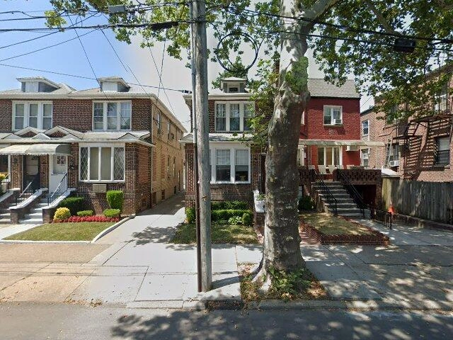 House image located at Davenport, IA 52807