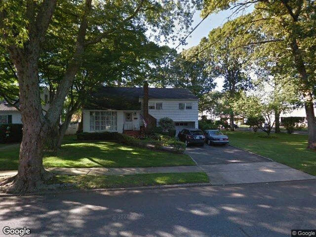 House image located at Massapequa Park, NY 11762