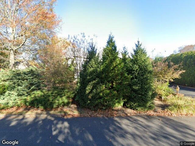 House image located at Hewlett, NY 11557