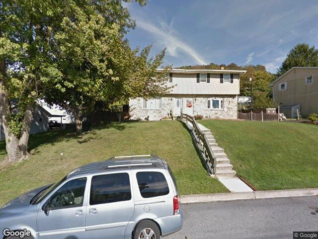 House image located at Walnutport, PA 18088