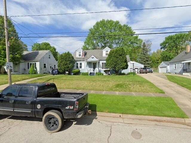 House image located at Akron, OH 44306