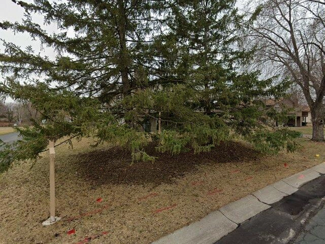 House image located at Eden Prairie, MN 55347