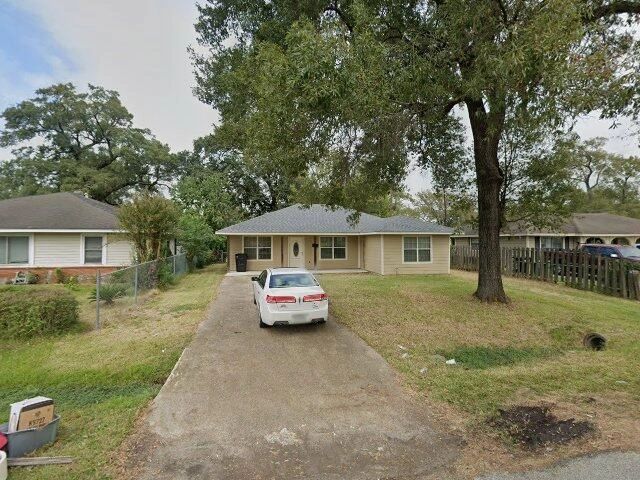 House image located at Houston, TX 77015