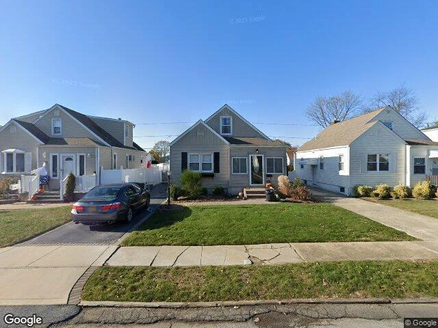 House image located at Lindenhurst, NY 11757