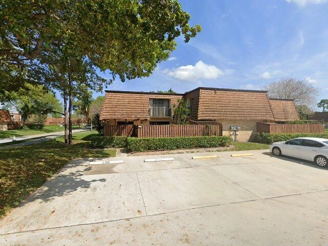 House image located at Lake Worth, FL 33463