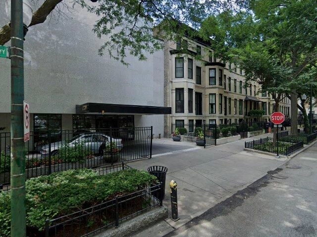 House image located at Chicago, IL 60610