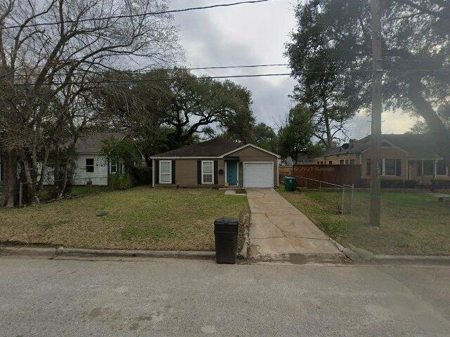 House image located at Houston, TX 77009