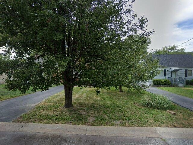 House image located at Saint Louis, MO 63114