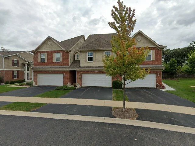 House image located at Willowbrook, IL 60527