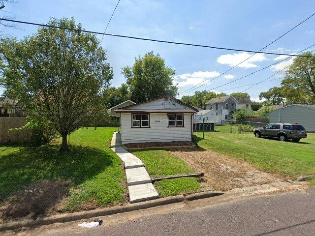 House image located at Pekin, IL 61554