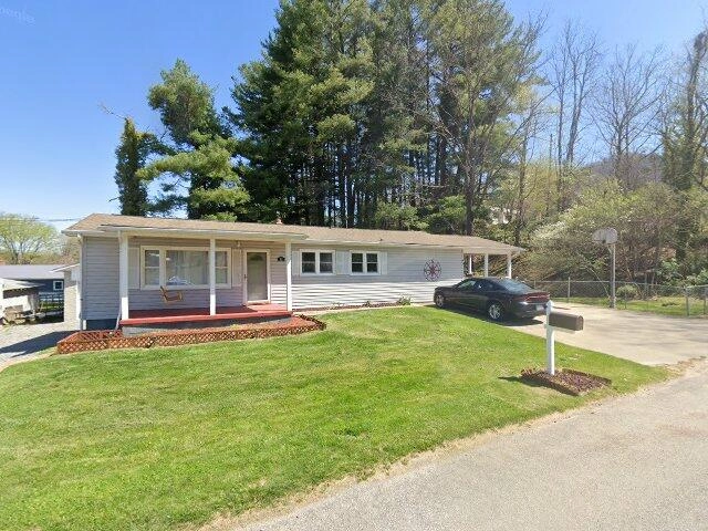 House image located at Waynesville, NC 28786