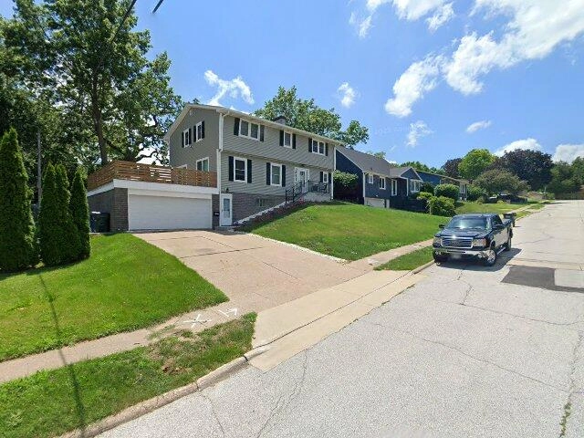 House image located at Davenport, IA 52804