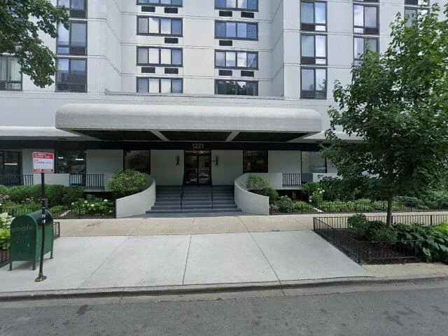 House image located at Chicago, IL 60610