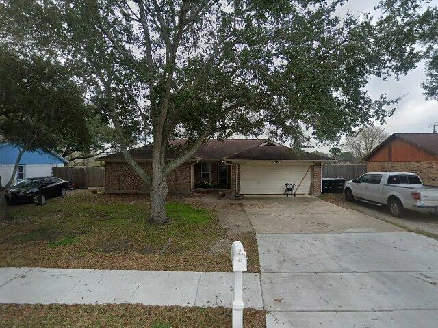 House image located at Alvin, TX 77511