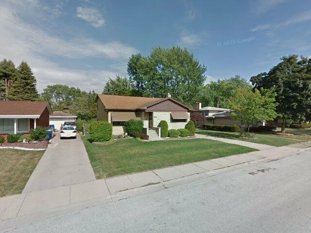 House image located at South Holland, IL 60473