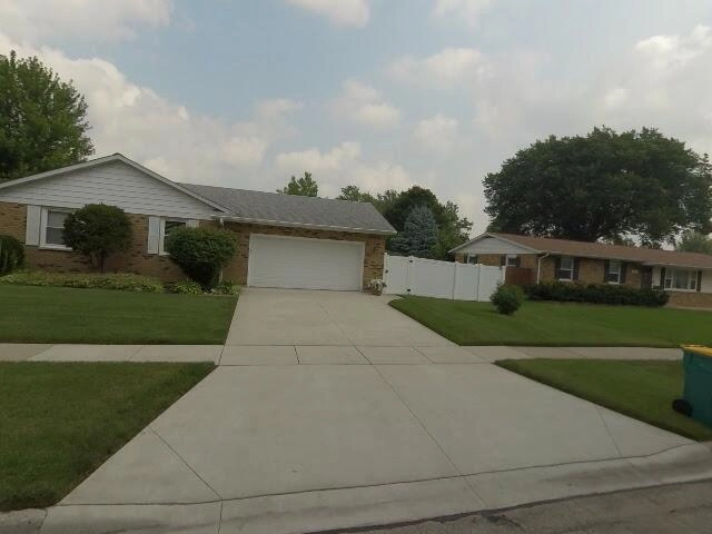 House image located at Sycamore, IL 60178