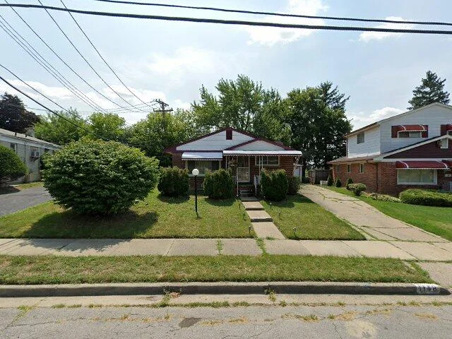 House image located at Pontiac, MI 48342