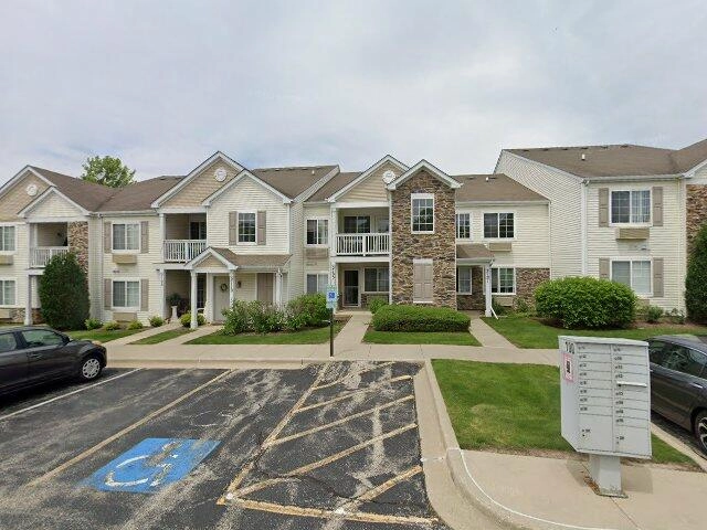 House image located at Carpentersville, IL 60110