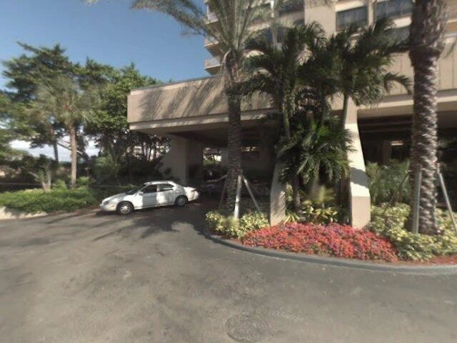 House image located at Miami, FL 33181