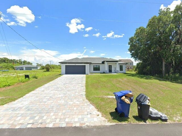 House image located at Labelle, FL 33935