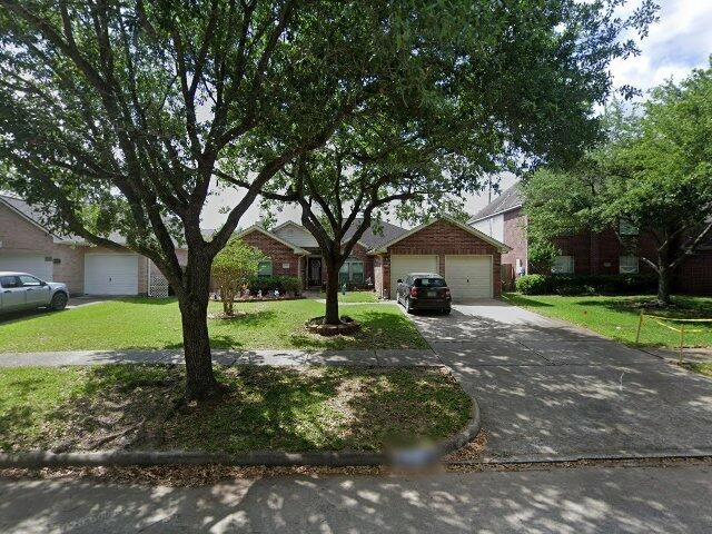House image located at League City, TX 77573
