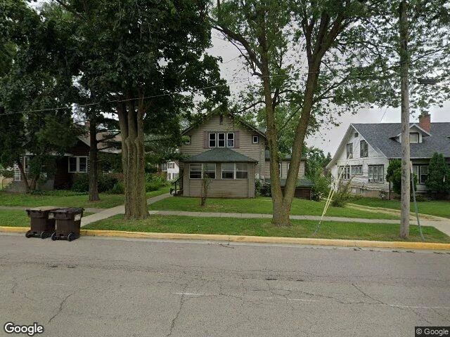 House image located at Freeport, IL 61032