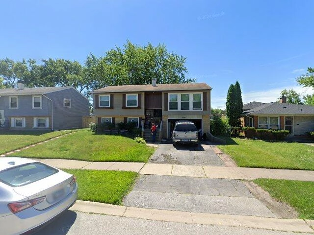 House image located at South Holland, IL 60473