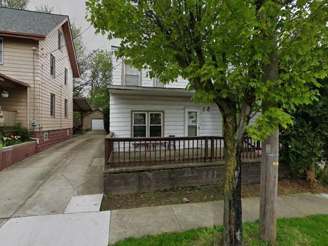 House image located at Akron, OH 44310