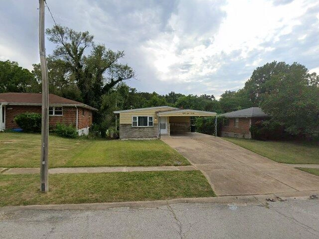 House image located at Saint Louis, MO 63121
