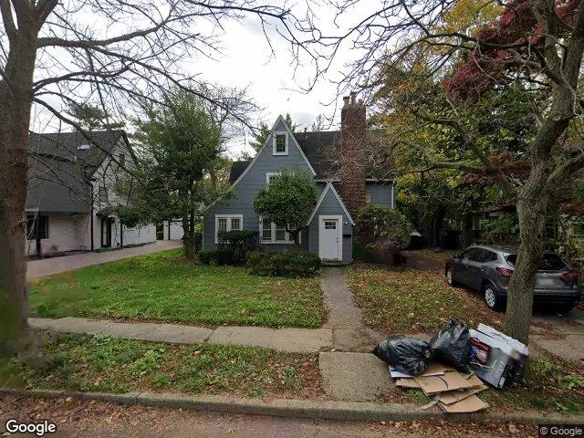 House image located at Hewlett, NY 11557