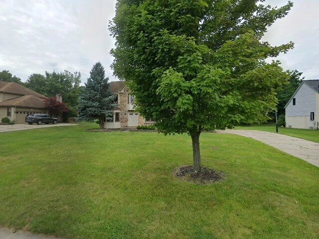 House image located at West Bloomfield, MI 48323